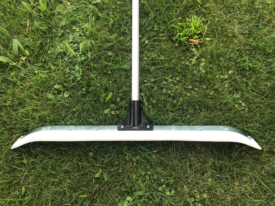 Curved squeegee